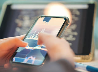 Yatırımcı, şeffaf fon transferi ve para çekme sürecini gözden geçiriyor